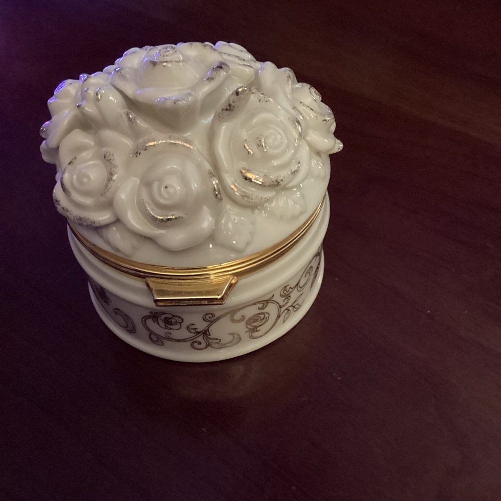 Lenox 65 Roses Hinged Trinket Box - Picture 2 of 9